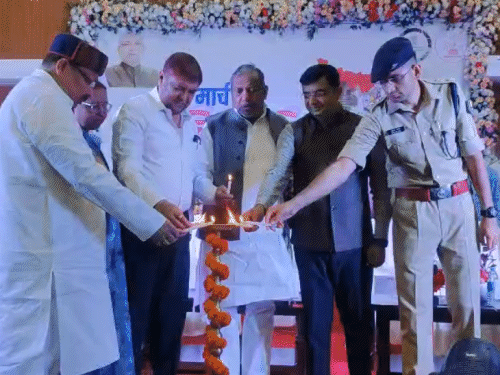 नालंदा में गौरव के साथ मनाया बिहार दिवस:विकास की प्रदर्शनी-सम्मान समारोह रहा मुख्य आकर्षण; 19 लाभार्थियों को मिले एक लाख रुपए