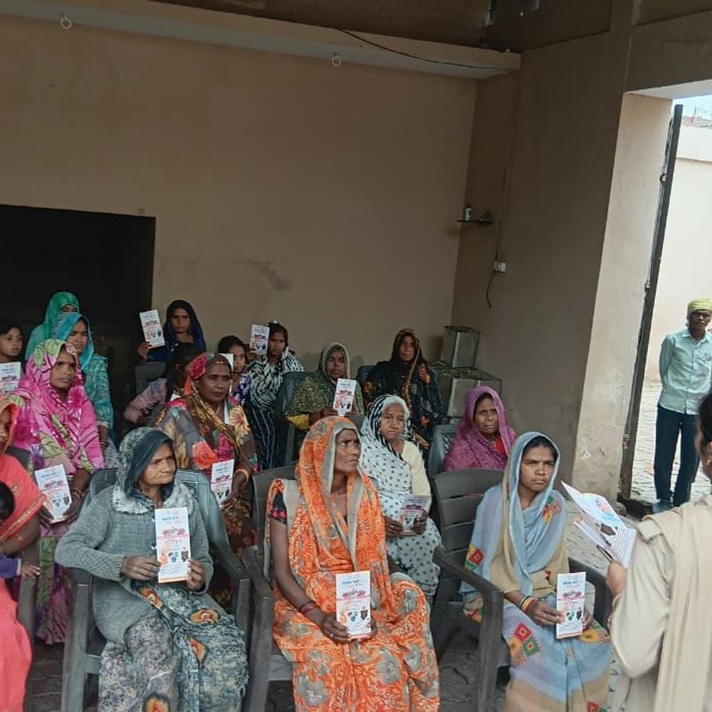 मिशन शक्ति 5.0: खीरी में महिलाओं-छात्राओं को किया जागरूक:सुरक्षा, अधिकारों और कानूनों की दी गई जानकारी