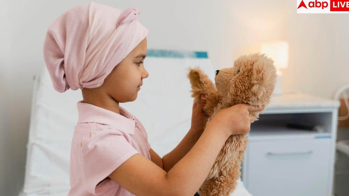 Childhood Cancer: लगातार बुखार, थकान और हड्डियों में दर्द... बच्चों में दिखें ये लक्षण तो न करें इग्नोर, वरना हो जाएगा कैंसर