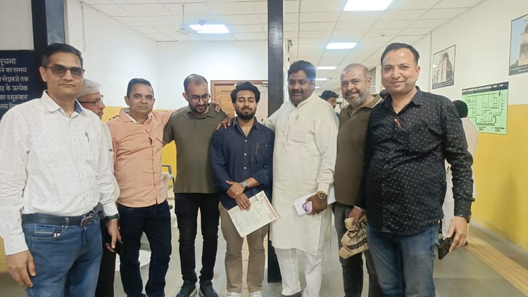 Hisar News: रजिस्ट्री के लिए 15 दिन की वेटिंग से नाराज प्रॉपर्टी डीलर डीसी से मिले