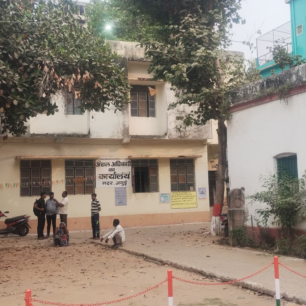 जमुई में राजस्व कर्मियों की हड़ताल से काम ठप:दाखिल-खारिज और जमाबंदी सुधार रुका, किसान-आम लोग परेशान, अंचल कार्यालय के चक्कर