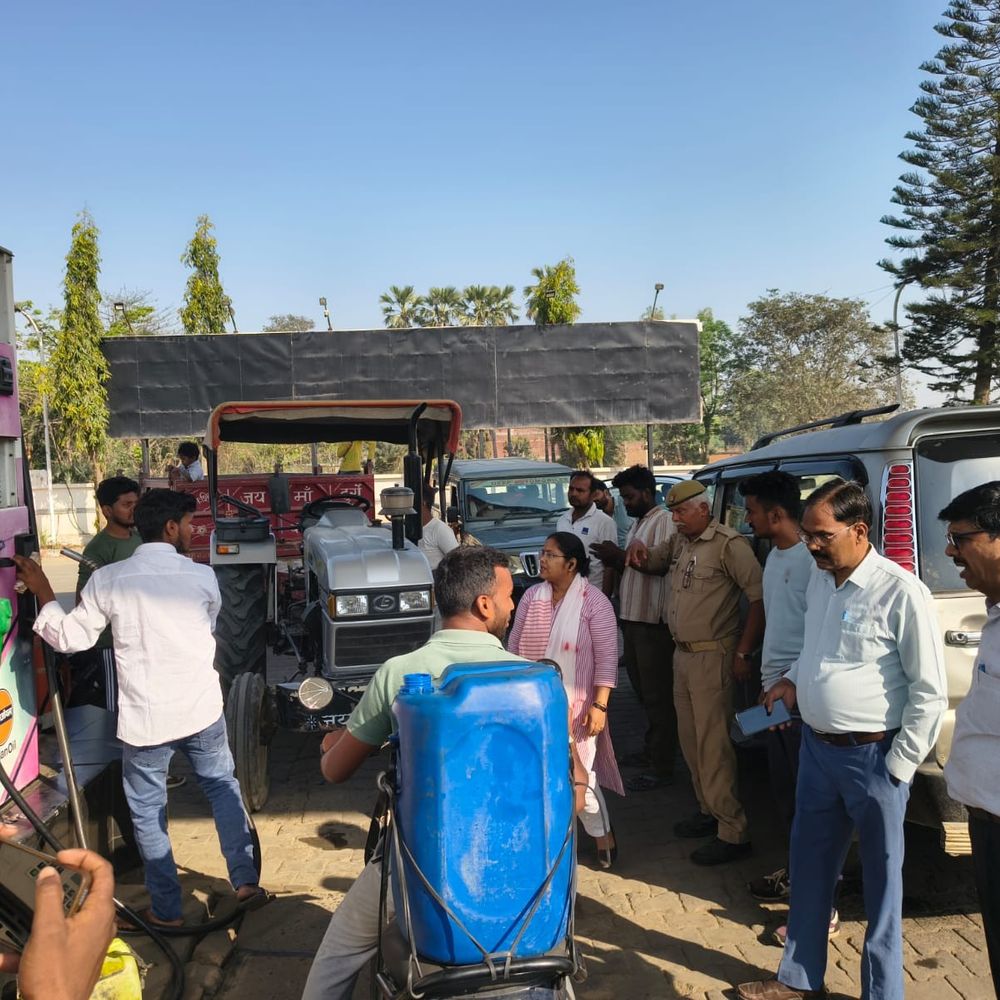 देवरिया में पेट्रोल-डीजल की कमी नहीं, पर्याप्त स्टॉक:जिलाधिकारी ने अफवाहों को बेबुनियाद बताया, आपूर्ति पूरी तरह सामान्य