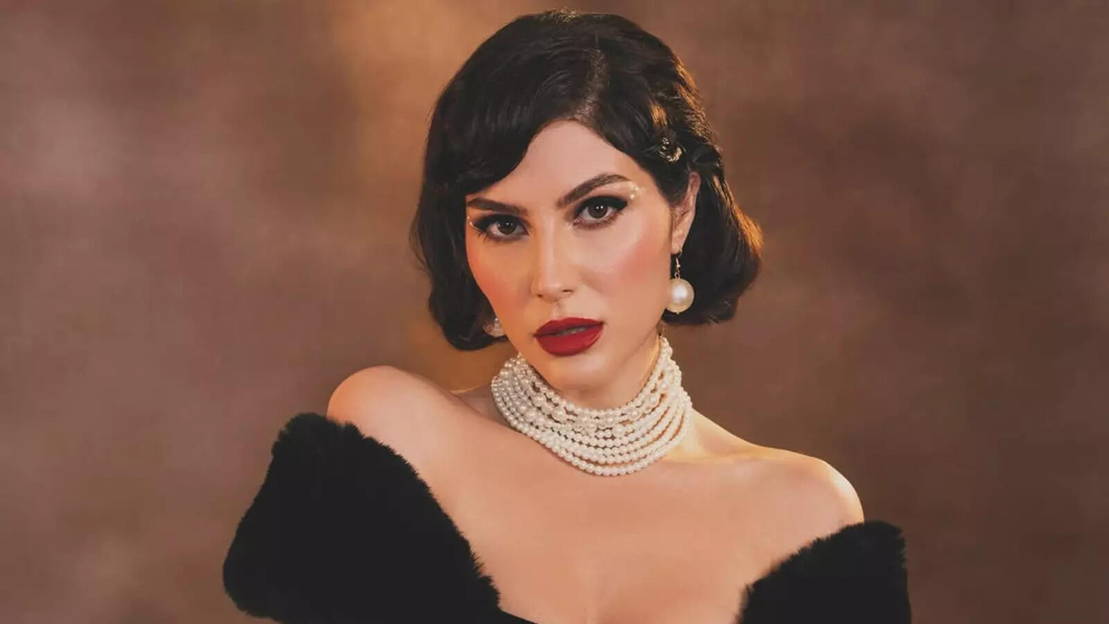 'ईरान गई तो वो मुझे मार डालेंगे', खामेनेई की मौत पर जश्न मनाने के कारण एलनाज नौरोजी की जान को खतरा