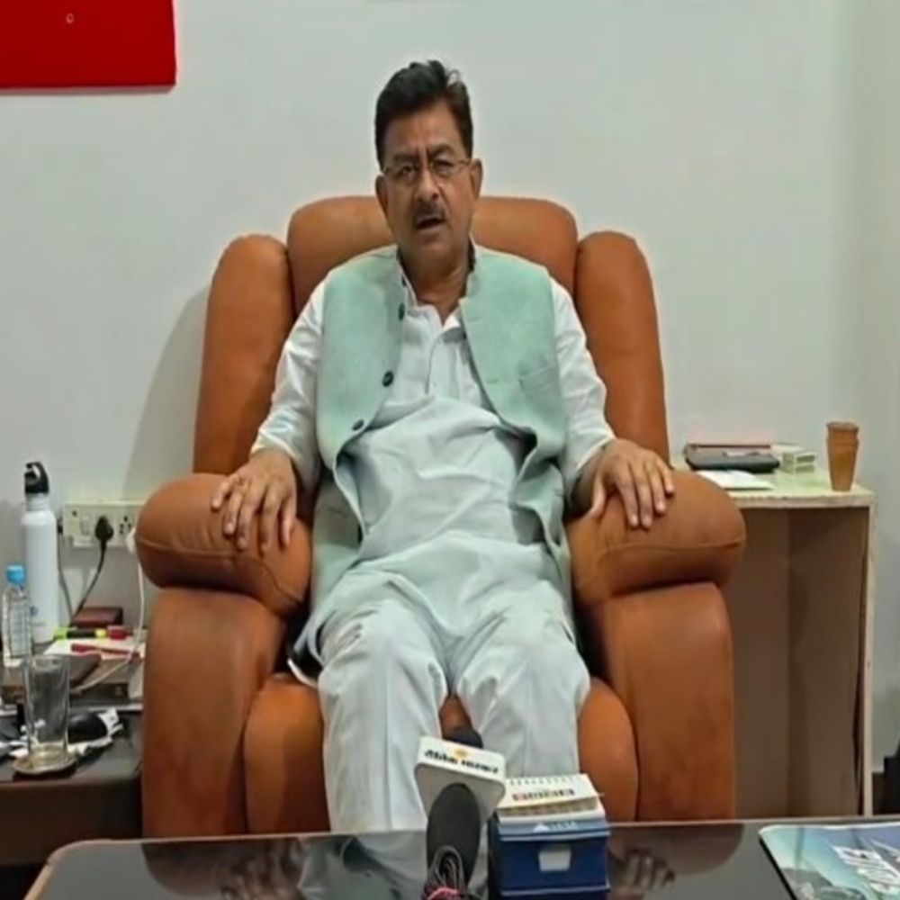 ‘खामेनाई के निधन पर चुप्पी विदेश नीति के लिए खतरा:सुल्तानपुर में सपा प्रवक्ता बोले- ट्रम्प के आगे भारत सरकार कहीं न कहीं दबाव में