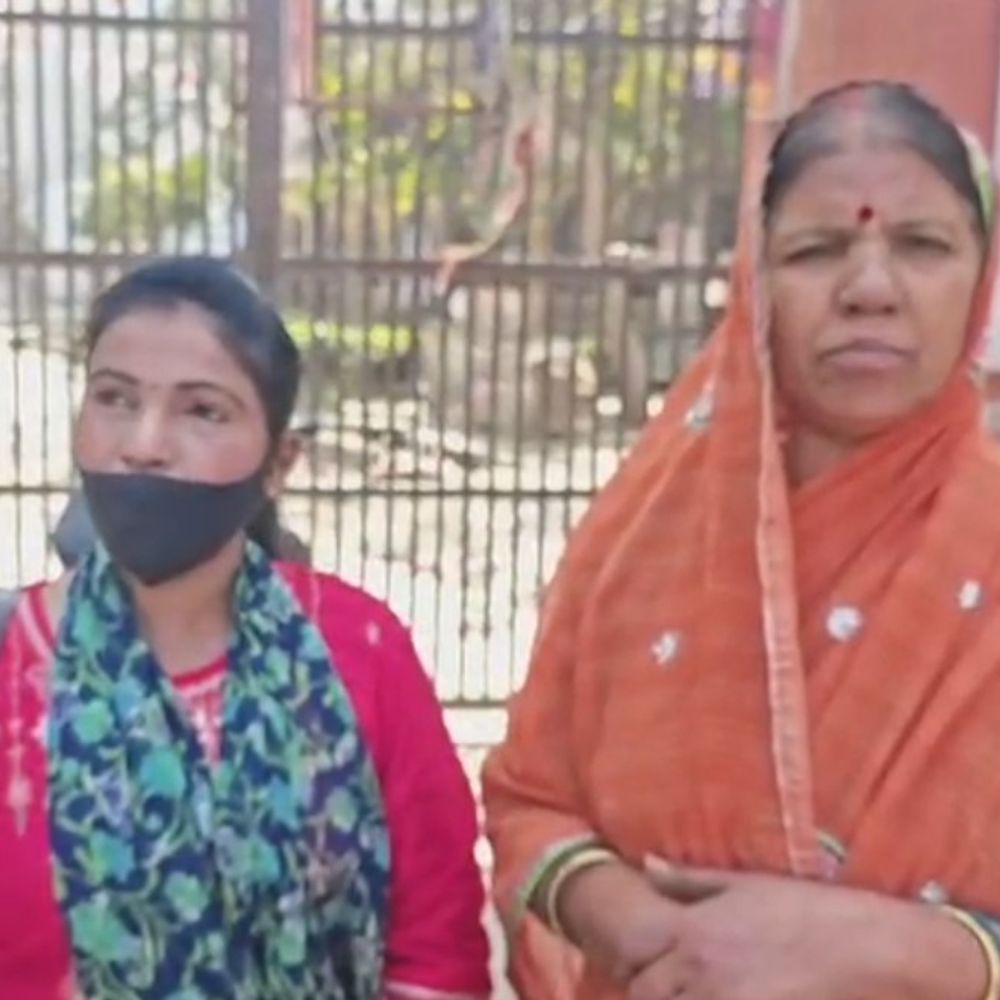 पति ने पत्नी की ऑनलाइन बोली लगाई:मारपीट कर कान का पर्दा फाड़ा, शारीरिक यातना का आरोप