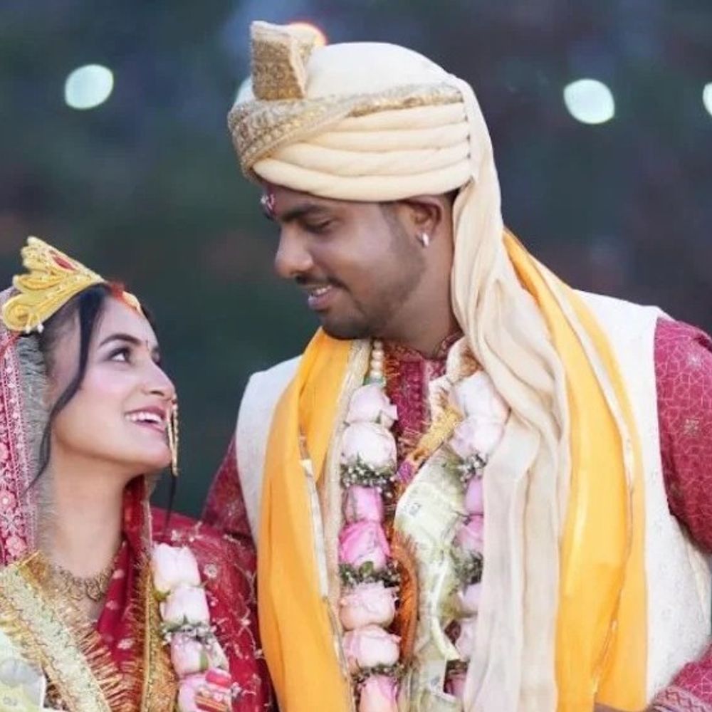 RCB के तेज गेंदबाज यश दयाल ने शादी की:पत्नी श्नेता पुंडीर कंटेंट क्रिएटर; क्रिकेटर पर पिछले साल रेप के 2 केस दर्ज हुए