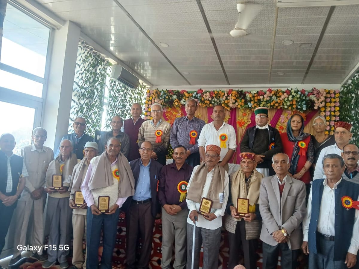 Bilaspur News: बुजुर्ग और सामाजिक कार्यकर्ता सम्मानित