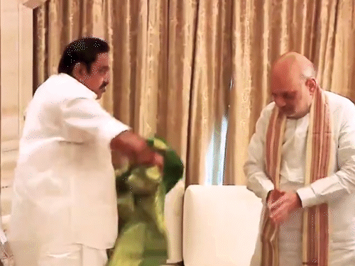 तमिलनाडु में NDA की सीट शेयरिंग पर फैसला जल्द:AMMK नेता दिनाकरन ने शाह से मुलाकात की; केरल के त्रिशूर में नॉमिनेशन को लेकर विवाद