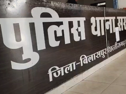 ईरान के सुप्रीम लीडर खामेनेई की मौत पर जश्न...VIDEO:हिंदू-संगठन के नेता ने बांटी मिठाइयां,मुसलमानों को लेकर की आपत्तिजनक-टिप्पणी की;समाज ने की कार्रवाई की मांग