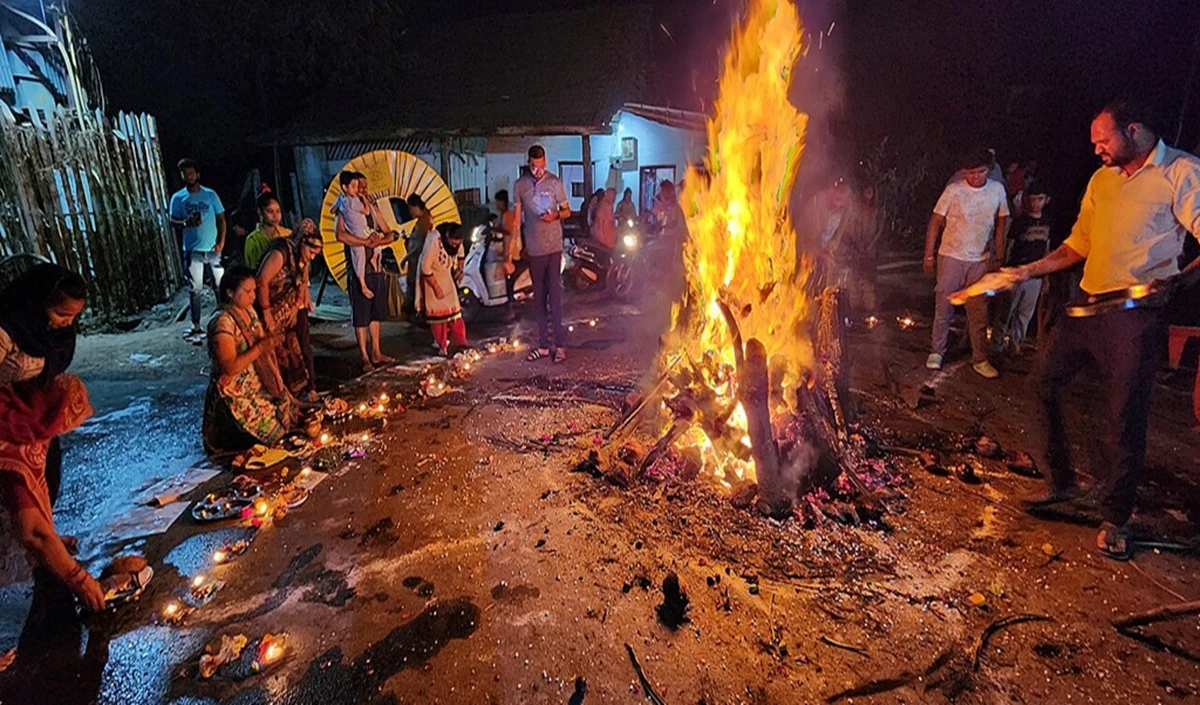 Holika Dahan 2026: 2 या 3 मार्च? भद्रा-चंद्र ग्रहण के बीच जानें होलिका दहन की सही तारीख और Muhurat