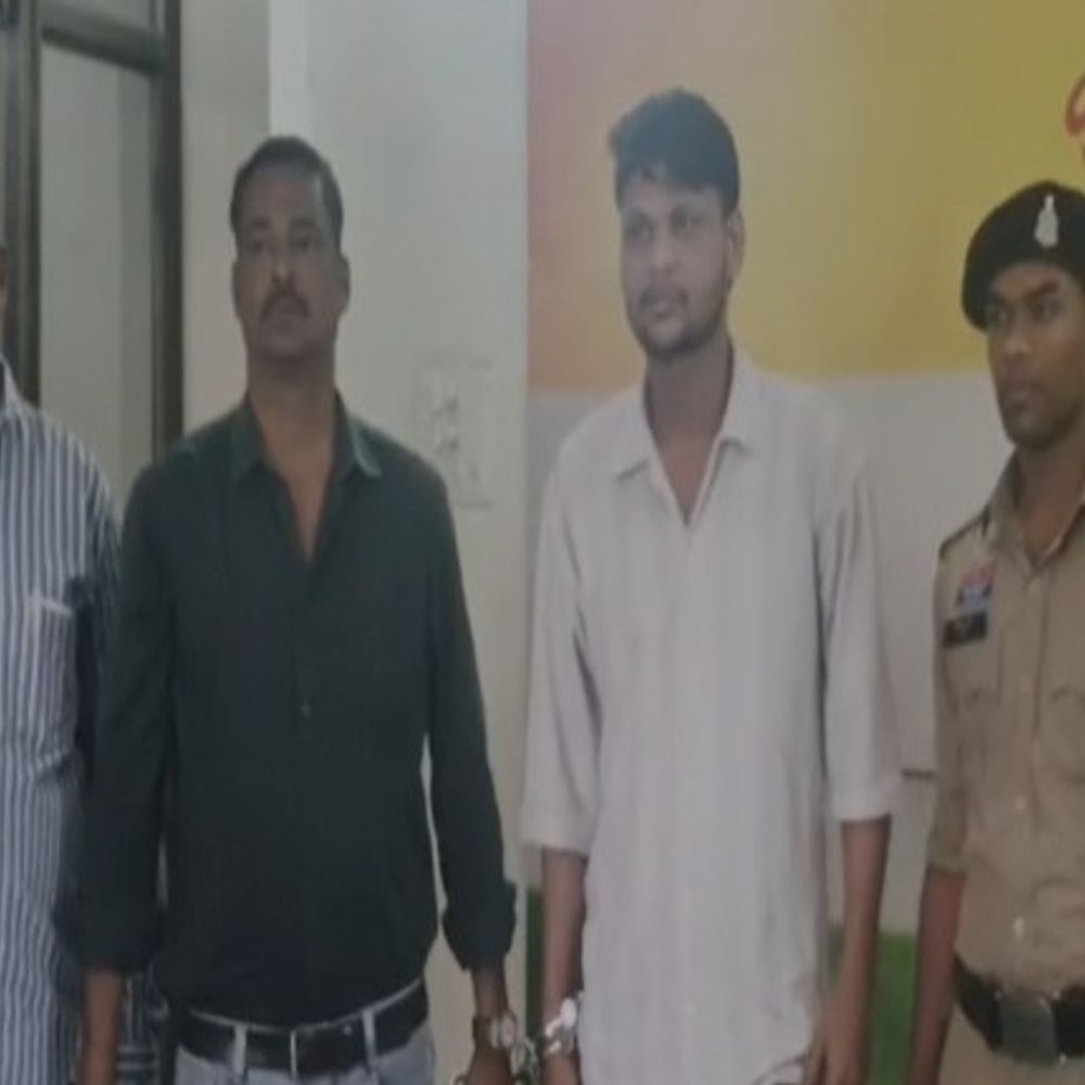 पिस्टल लेकर घूम रहा हिस्ट्रीशीटर आमीर गिरफ्तार:रंगदारी के मामले में तलाश कर रही थी पुलिस , मुखबिर की सूचना पर उरला में पकड़ा; दो दर्जन से ज्यादा केस आरोपी पर