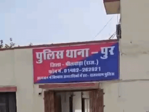 कार की तलाशी में मिली 2 पिस्टल 4 कारतूस:नाकाबंदी के दौरान भीलवाड़ा पुलिस की कार्रवाई, कार जब्त-ड्राइवर गिरफ्तार