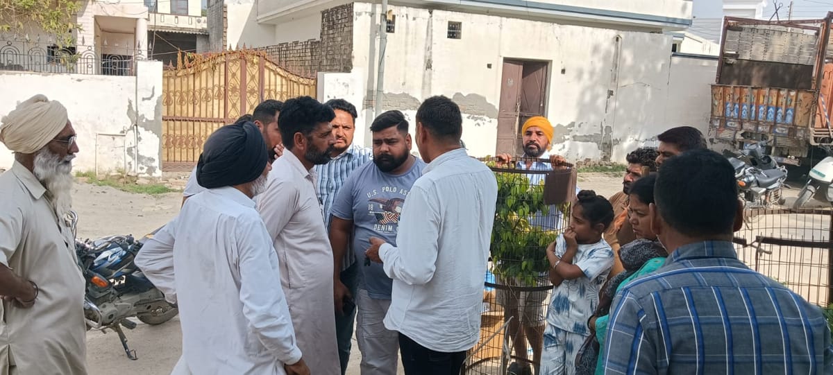 Fatehabad News: अमृत योजना के तहत पेयजल मीटर लगाने का किया विरोध