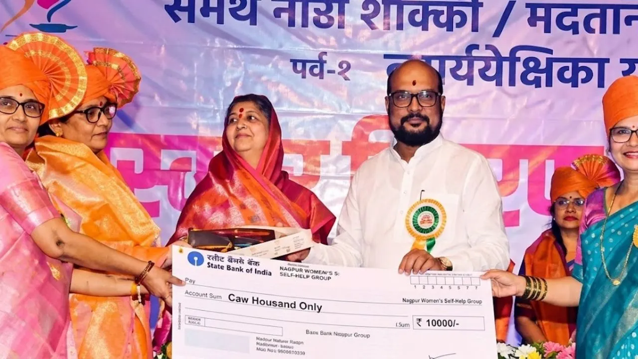 आंगनवाड़ी व आशा कार्यकर्ताओं का सम्मान,’फ्रंटलाइन वॉरियर्स’ हैं आंगनवाड़ी सेविका: जलगांव में बोले पालक मंत्री