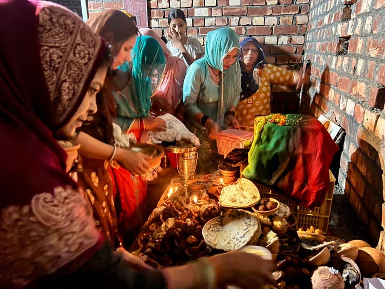 Kurukshetra News: बूढ़ी माता के दर्शन को आधी रात को उमड़ी भीड़, गांवों का पारंपरिक त्योहार बासड़े शुरू