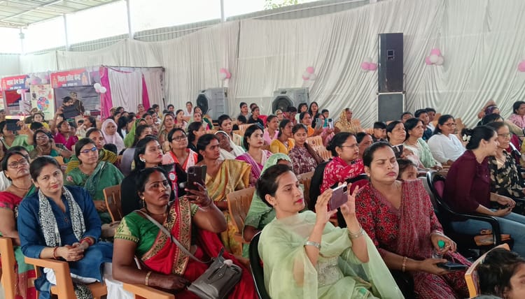 Ambedkar Nagar News: बाधाओं को तोड़तीं महिलाएं, गढ़ रहीं नए आयाम