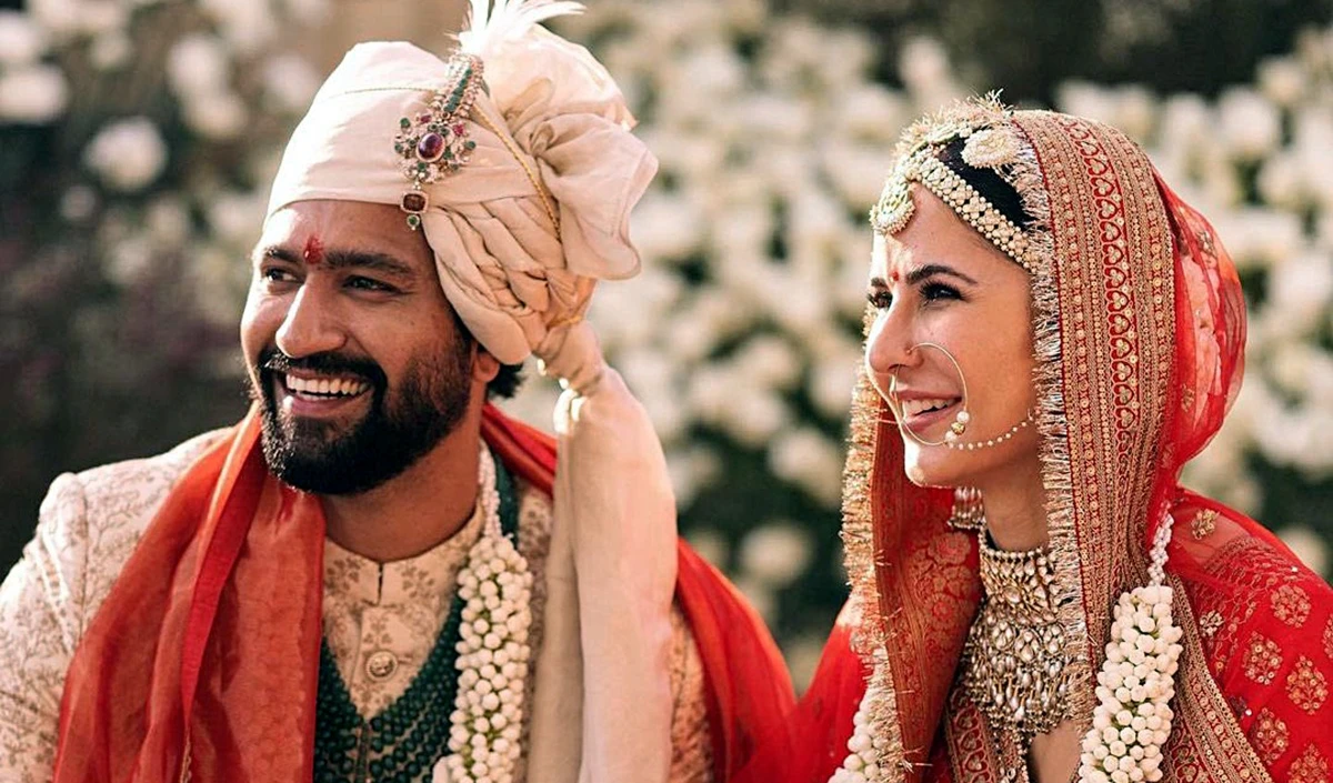 Katrina Kaif, Vicky Kaushal की 'रंगीन' होली! बेटे विहान के साथ पहली होली की झलक, सनी और इसाबेल भी आए नजर