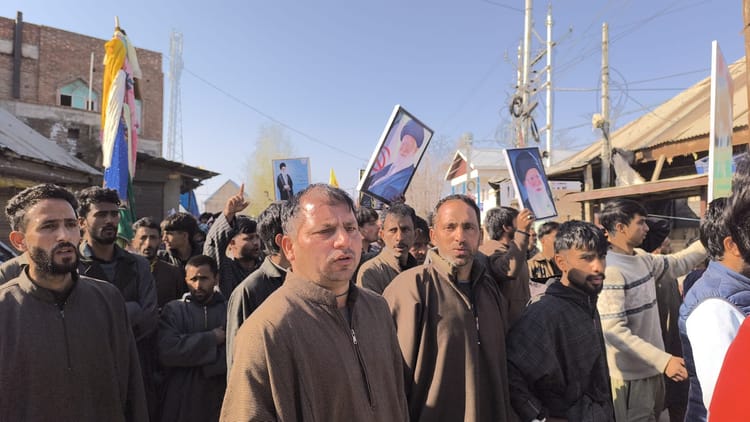 Kashmir: अमेरिका-इस्राइल हमले में खामेनेई की मौत, कश्मीर में सड़कों पर उतरे शिया समुदाय के लोग, विरोध प्रदर्शन