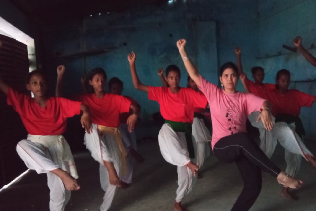 Women's Day: सरायकेला में छऊ नृत्य की नई पौध तैयार कर रहीं कुसमी पटनायक, कई शहरों दे चुकी हैं प्रस्तुति