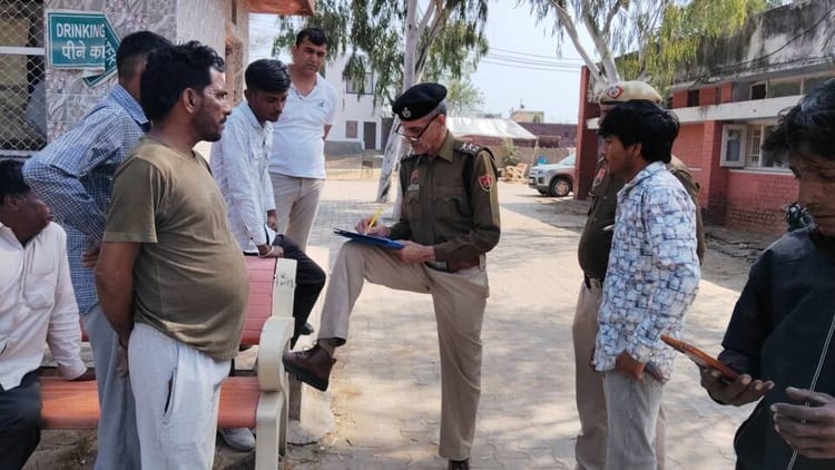 Bhiwani News: लोहारू में कार की टक्कर से बाइक सवार की मौत, एक गंभीर घायल