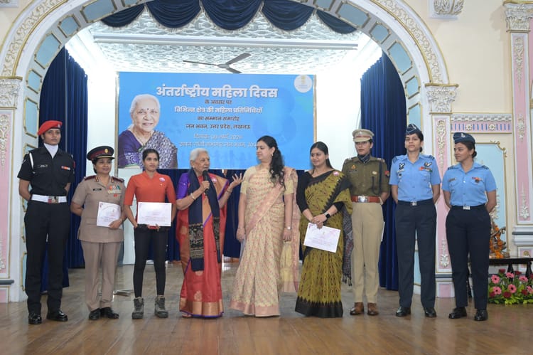 यूपी: महिला सशक्तीकरण में गोंडा मॉडल की सराहना, सीडीओ को मिला सम्मान; जनभवन में हुआ आयोजन
