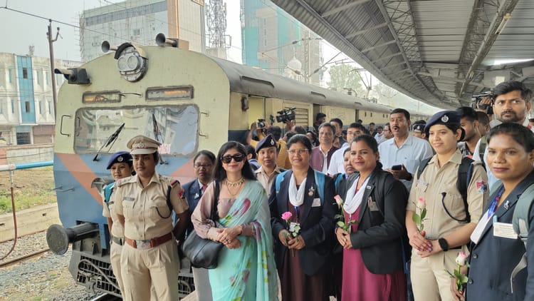 अंतरराष्ट्रीय महिला दिवस पर रांची-इरगांव ट्रेन की महिलाओं ने संभाली कमान, DCM सूची सिंह ने दिखाई हरी झंडी
