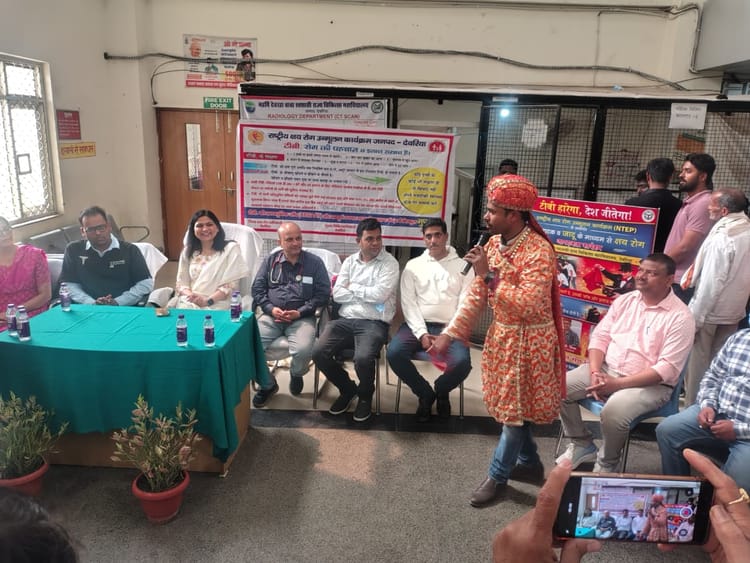 Deoria News: नाटक के माध्यम से टीबी के प्रति किया गया जागरूक