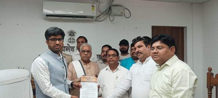 Firozabad News: व्यापारियों ने उठाई आवाज, गड्ढामुक्त हों शहर के मार्ग