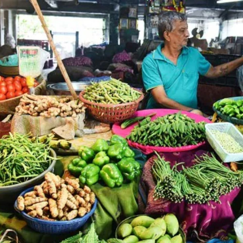 वित्त मंत्रालय ने माना इकोनॉमी की रफ्तार धीमी:महंगे तेल-लॉजिस्टिक्स और सप्लाई चेन बिगड़ने का असर; महंगाई बढ़ने के संकेत
