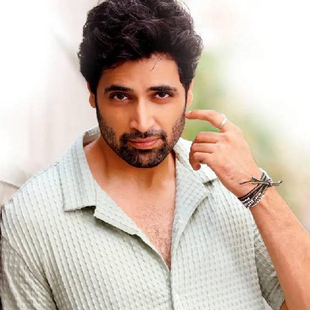 ‘डकैत’ में दिखेगी एंग्री लव स्टोरी:अदिवि शेष ने कहा- इंडियन सोल और अमेरिकन टेक्नीक का मेल है ये फिल्म