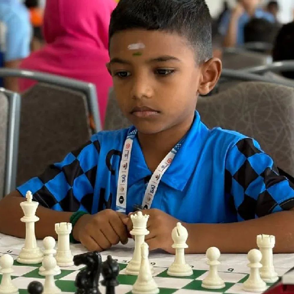 शतरंज का नन्हा जादूगर; दुनिया का नंबर-1 खिलाड़ी:तमिज अमुधन 2000 ईलो रेटिंग पार करने वाले दुनिया के सबसे युवा खिलाड़ी, आठ साल की उम्र में जीती कार