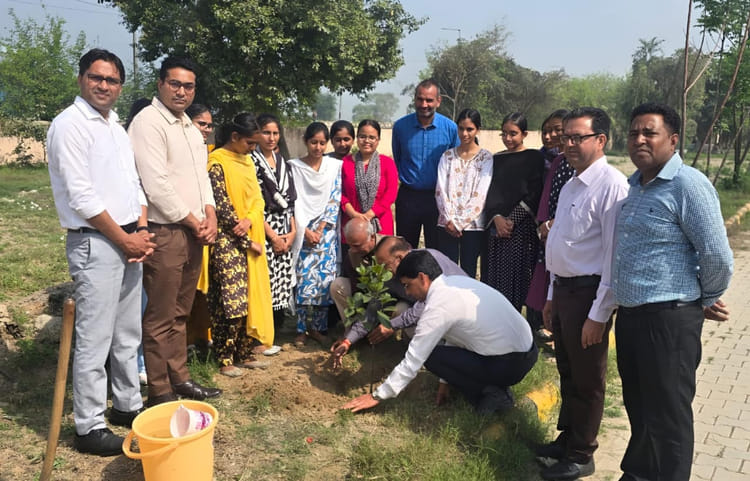 Kurukshetra News: राजकीय कॉलेज भेरियां में चलाया पौधारोपण अभियान