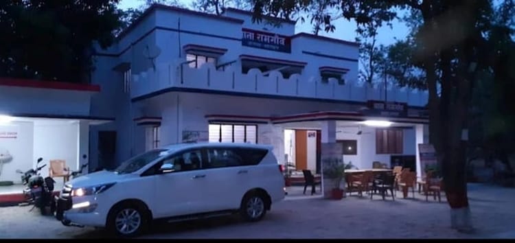 Bahraich News: हत्या आरोपी एसओ चला रहा थाना, कार्रवाई की उठी मांग