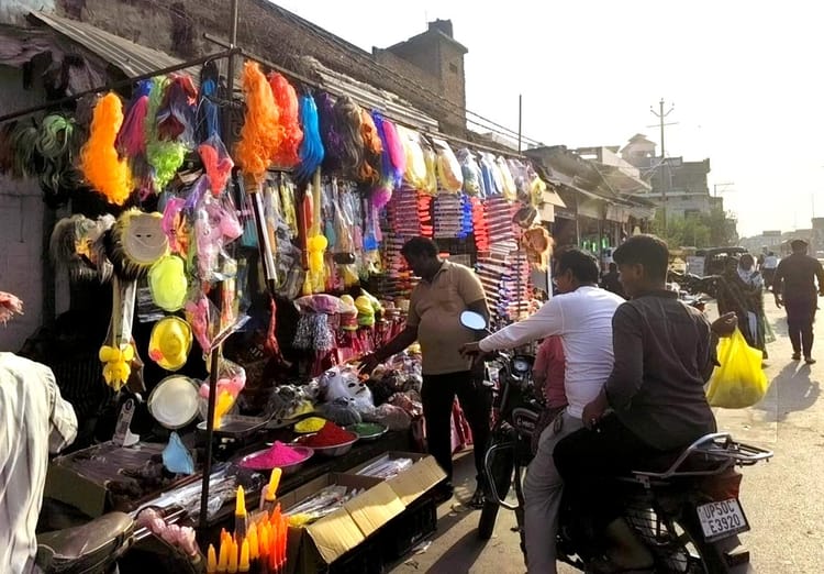 Azamgarh News: स्पाइडर मैन 25 तो सिंघम की कीमत 50 रुपये