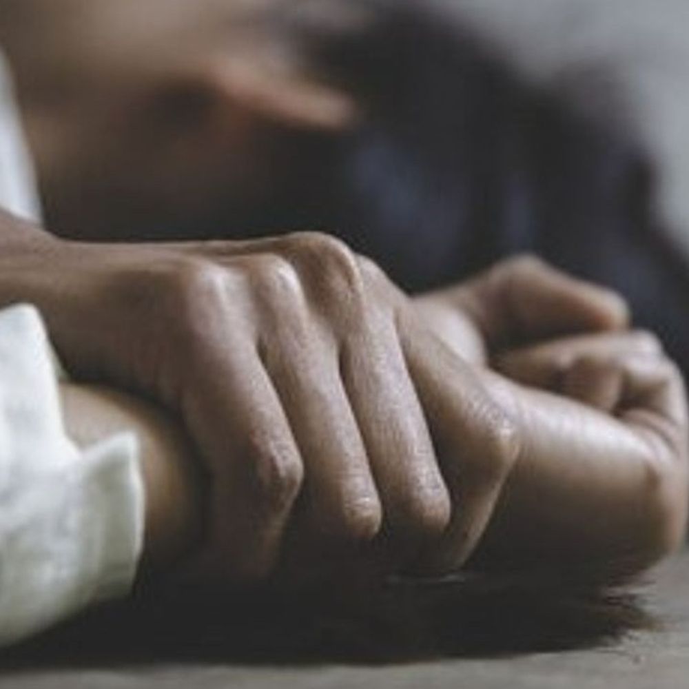पति की हत्या कर पत्नी से रेप करने वाला पकड़ा:मारपीट में बीच-बचाव करने गए थे, मर्डर कर जबरन घर ले जाकर दुष्कर्म किया