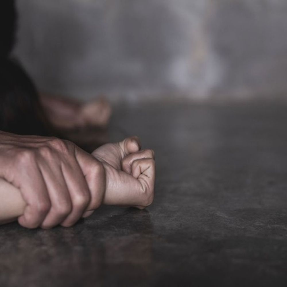 बलिया में मानसिक रूप से कमजोर महिला से गैंगरेप:पीड़िता का दावा- पुलिस ने छेड़खानी का केस दर्ज किया, मजिस्ट्रेट के सामने दर्ज कराया बयान