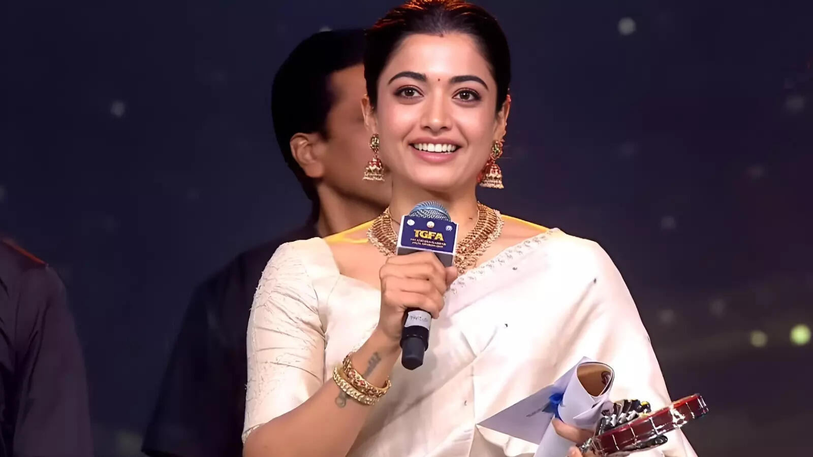 'पहले मजाक उड़ाया, अब पुरस्‍कार दिया' Rashmika Mandanna के तेलंगाना गदर अवॉर्ड 2025 में बेबाक बोल
