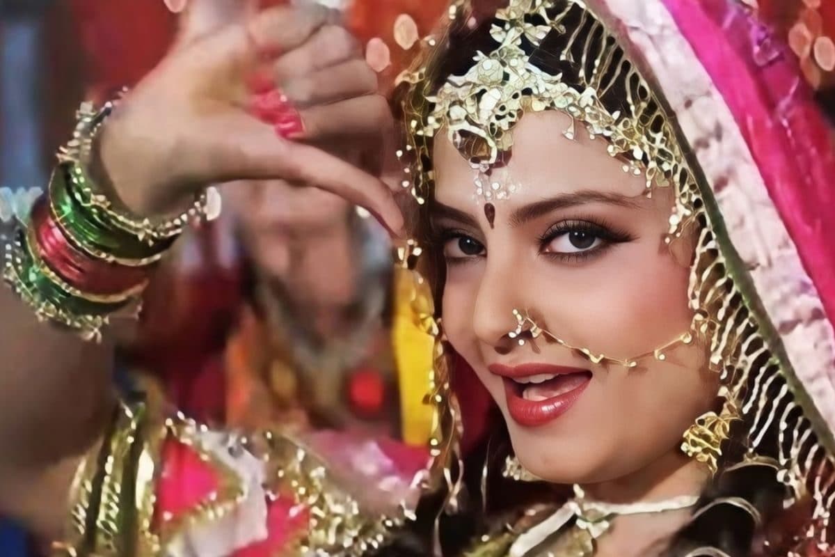 लता मंगेशकर का सुपरहिट गाना, रेखा ने अपने साजन को लेकर किया था सवाल, दूर खड़े-खड़े प्यार लुटा रहे थे धर्मेंद्र