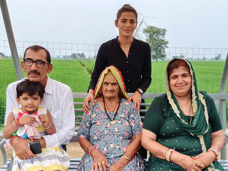 सविता पूनिया नहीं खेलेगी हॉकी वर्ल्ड कप क्वालीफाई:सिरसा में पिता ने परिवारिक कारण बताया, बोले-एशियन गेम्स 2026 टारगेट, अभी ड्यूटी कर रही