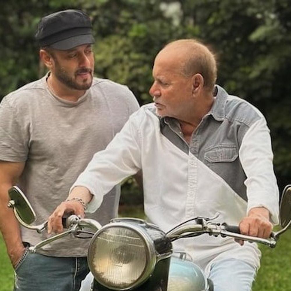 सलमान के पिता सलीम खान अस्पताल से डिस्चार्ज:1 महीने से लीलावती हॉस्पिटल में एडमिट; ब्रेन हैमरेज के बाद हुई थी सर्जरी