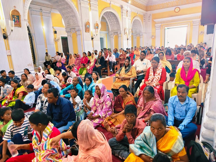 Meerut News: चालीसा काल की विशेष प्रार्थना में पोप के राजदूत ने दिया शांति का संदेश