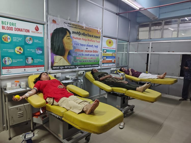 नियमित रक्तदान से समाज के प्रति जिम्मेदारी निभाएं : डॉ. संदीप