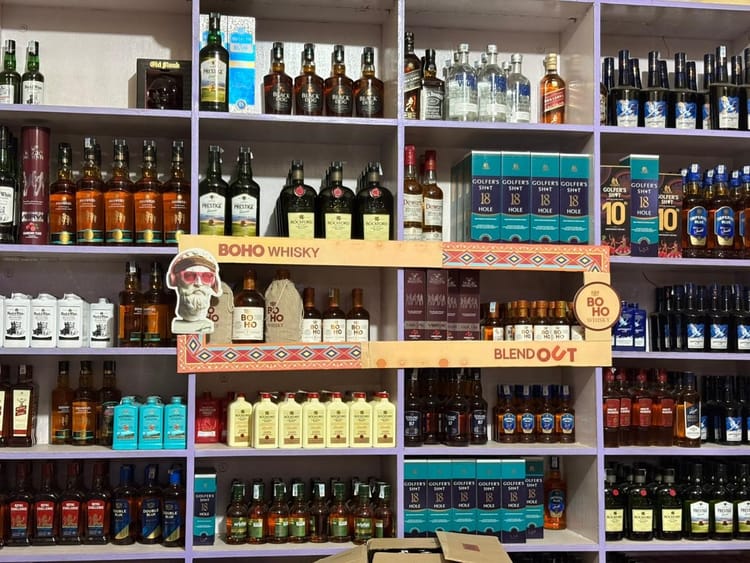 Bhadohi News: जितने में बनता 35 पॉलिटेक्निक कॉलेज, उतने की कालीन नगरी के शौकीन गटके शराब