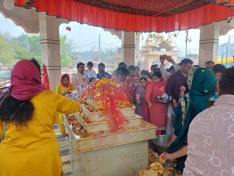 Ambala News: बासौड़ा पूजन पर शीतला माता मंदिरों में उमड़े श्रद्धालु, गूंजे जयकारे
