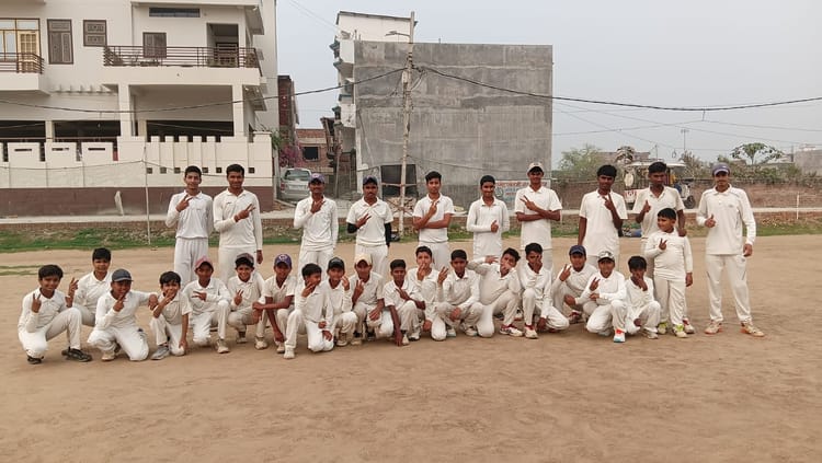 Deoria News: टी-20 विश्व कप जीतने पर खिलाडि़यों ने खूब मनाया जश्न