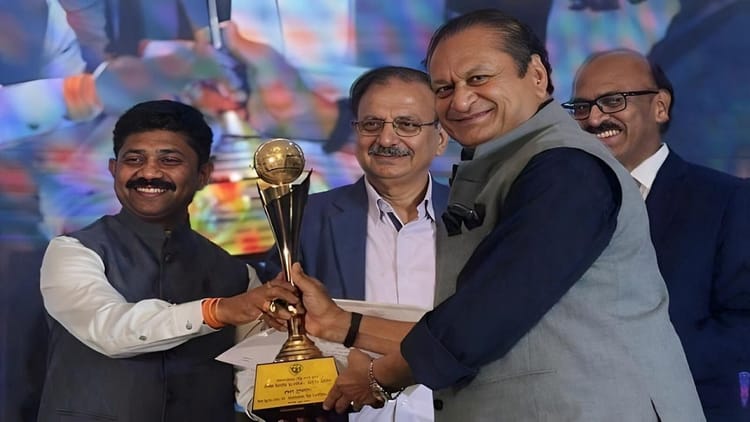 UP: यूपी के पांच बड़े निर्यातक, जिन्हें लखनऊ में मिला राज्य निर्यात पुरस्कार; उद्योग मंत्री ने किया सम्मानित