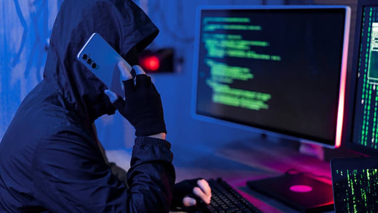 क्या कोई आपकी प्राइवेट फोटो से कर रहा है ब्लैकमेल? StopNCII पर बस एक क्लिक से खत्म हो जाएगा डर-Video