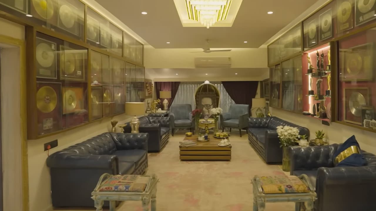 Bappi Lahiri House Photos: बप्पी लाहिड़ी का घर ‘सोने का किला’! अंदर 1000 गणेश मूर्तियां और क्या खास?