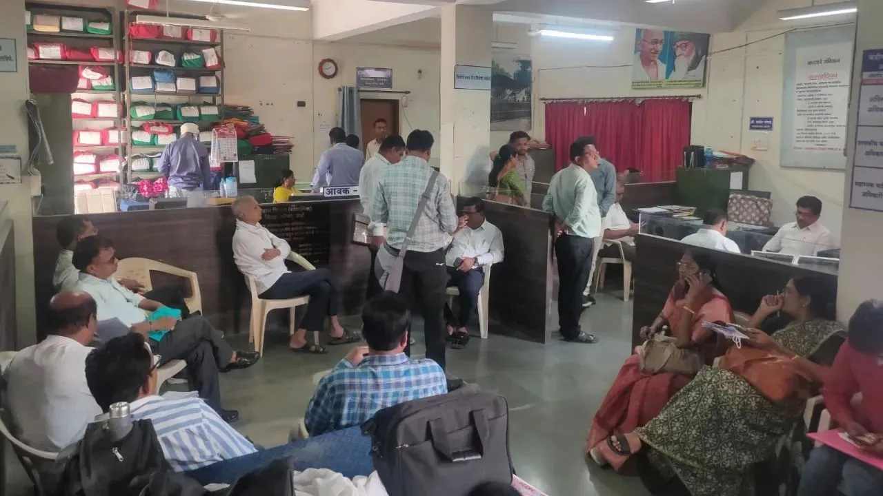 शिक्षक समायोजन पर ‘विवाद’ का साया! पुरानी मान्यता के भरोसे विभाग ने निपटा दी प्रक्रिया, शिक्षकों में नाराजगी