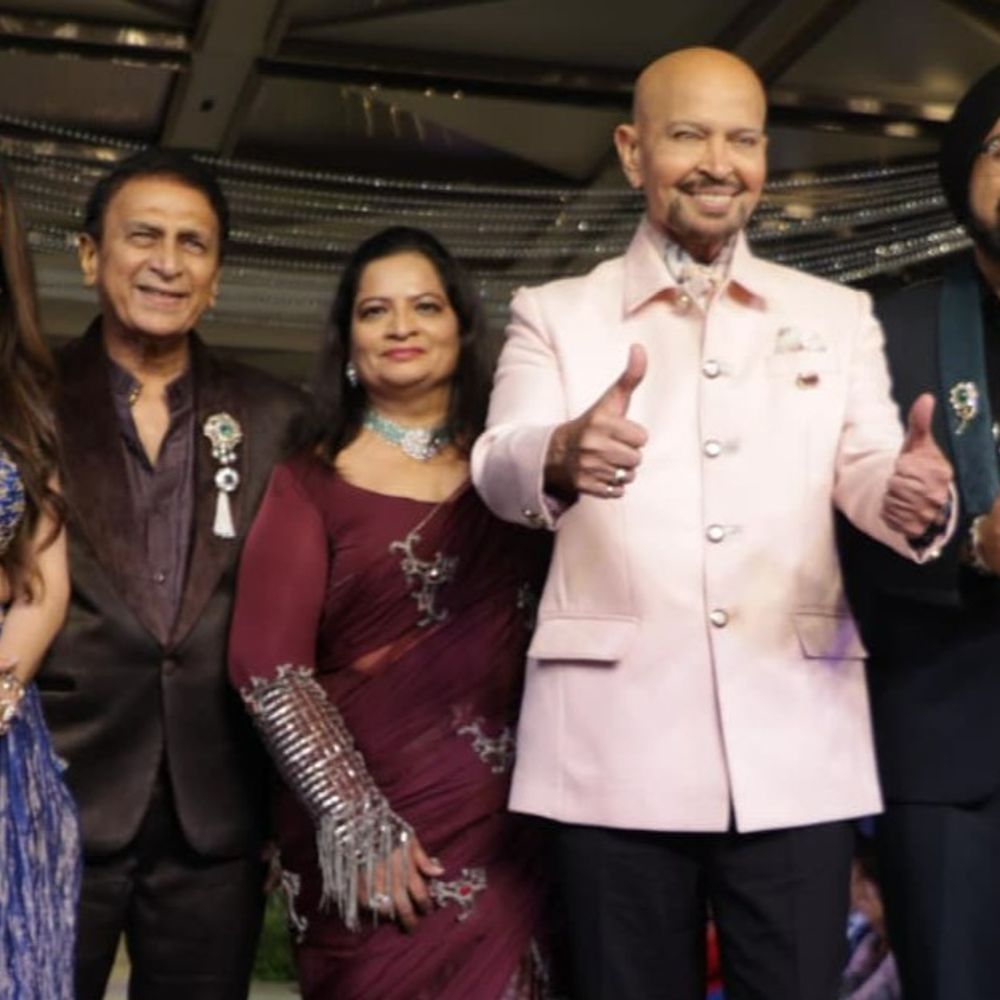 सुनील गावस्कर-राकेश रोशन ने मुंबई में पहने जयपुर के कपड़े:‘बेटी चैरिटी वॉक’ में एक्ट्रेस निया शर्मा-अर्जुन बिजलानी रहे शो स्टॉपर